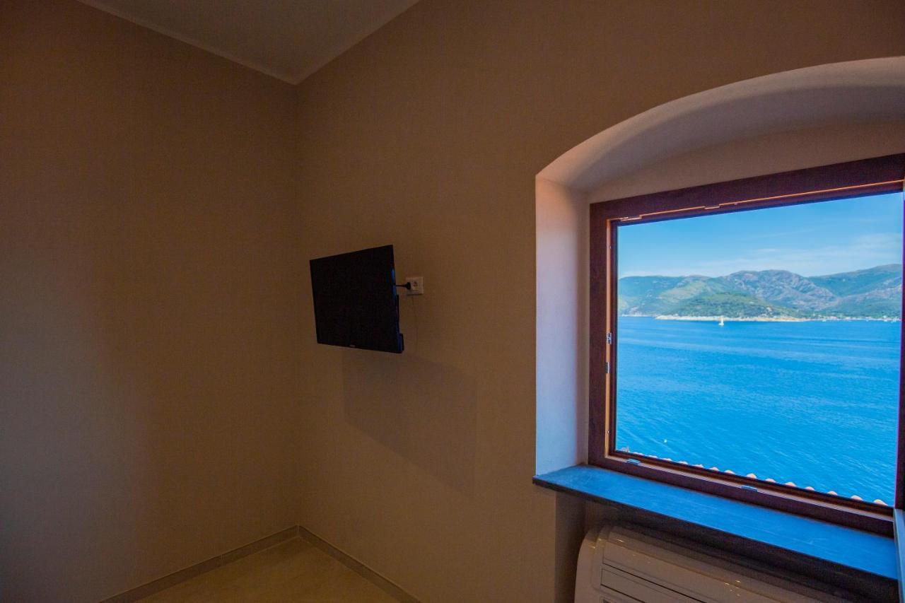 Helloelba Appartamento Il Faro Portoferraio Exterior photo